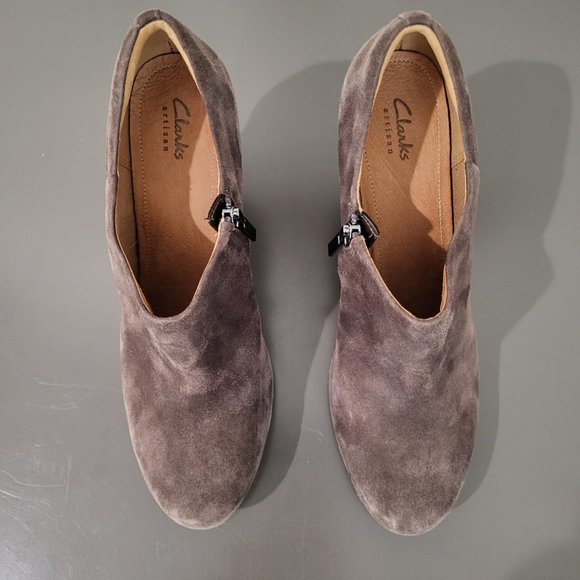 Clarks Artisan Brown Suede Wedge Ankle Booties SZ 9.5 - Picture 2 of 10